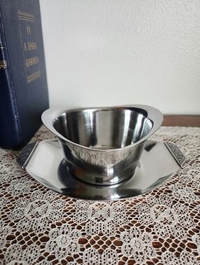 Stainless Steel Sauce Boat with Matching Underplate - Stainless Steel
